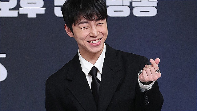 [E포토] 정규민, '오늘 경기의 전략은 하트'