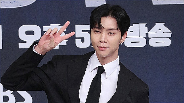 [E포토] NCT 쟈니, '코트 위에서도 아이돌 매력'