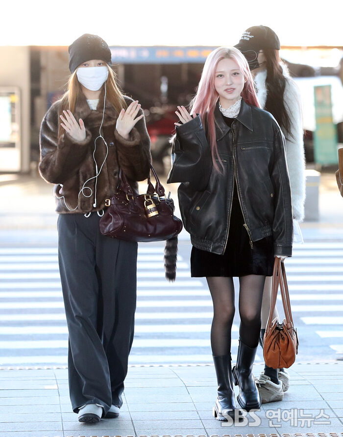 Rei and Gaeul of IVE