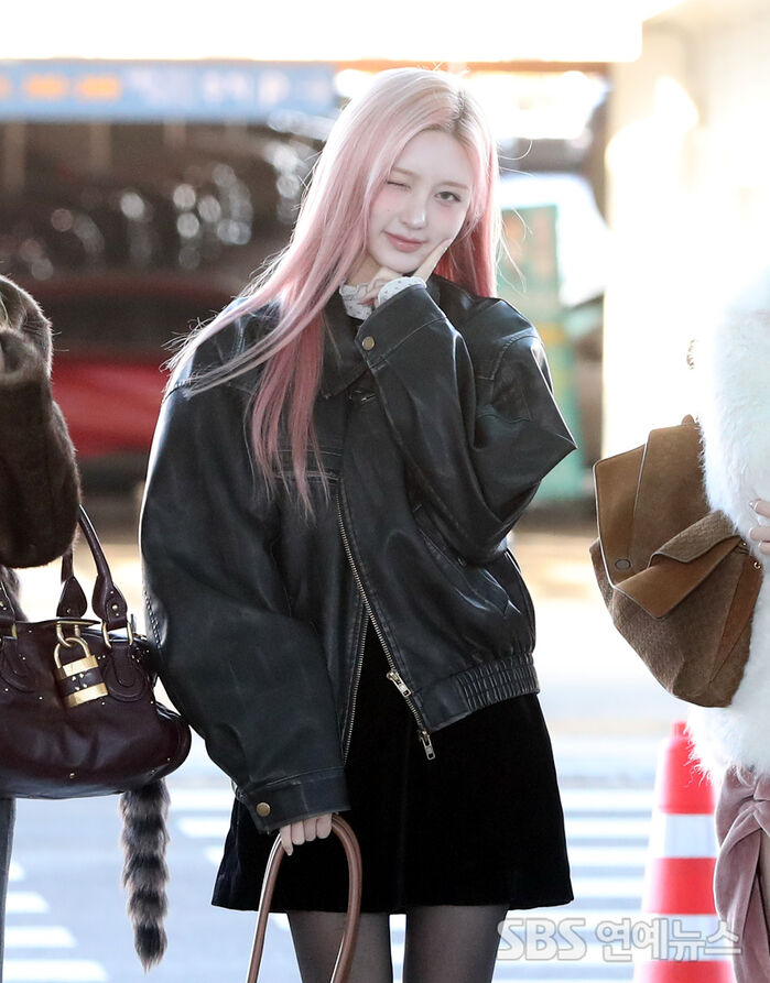 IVE's GAEUL Jets to Taiwan for 2025 Asia Artist Awards