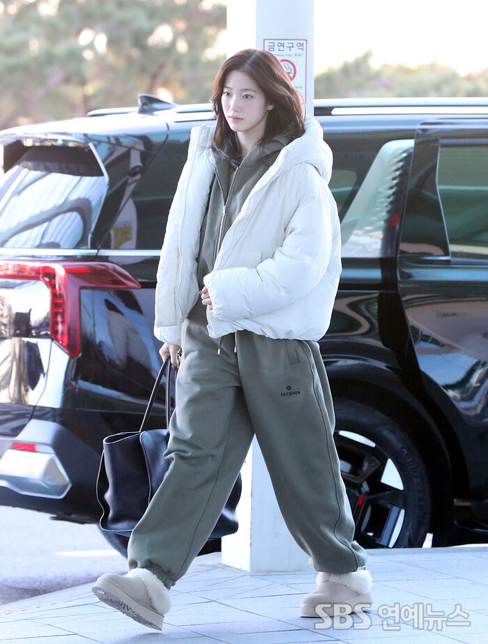 Kazuha of LE SSERAFIM at Incheon International Airport, Departing for Taiwan Ahead of the 2025 Asia Artist Awards in Kaohsiung
