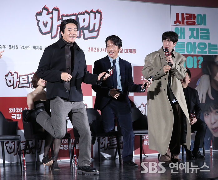 Kwon Sang-woo, Park Ji-hwan and P.O Go Back to Campus in "HEARTMAN"