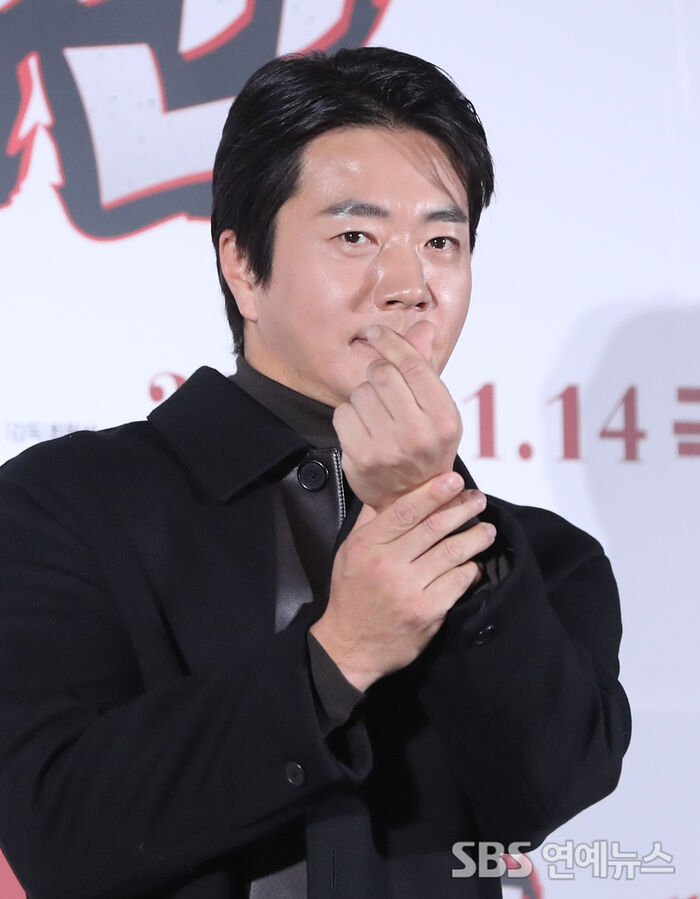 Kwon Sang-woo Takes Aim at the Box Office With 'HEARTMAN'