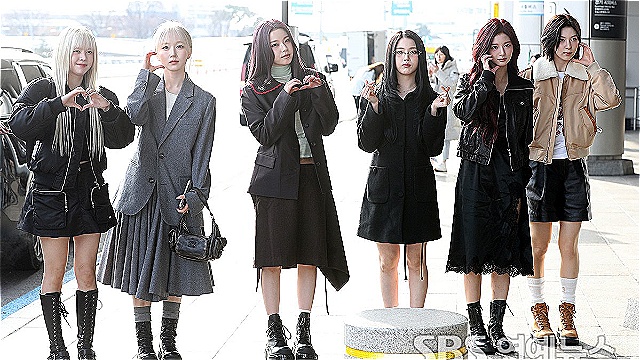 [E포토] 엔믹스, '러블리 매력 뽐내며 출국'