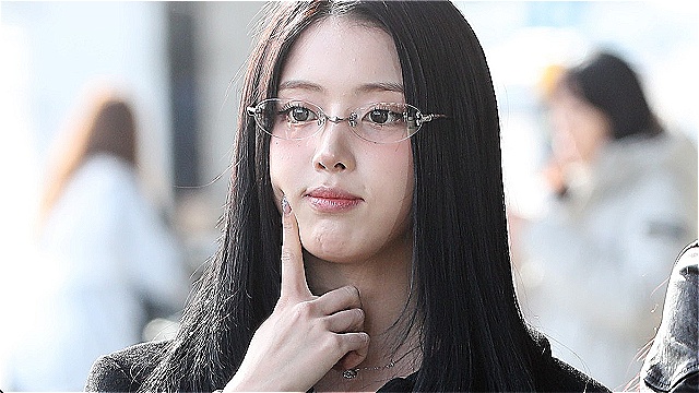 [E포토] 엔믹스 지우, '오늘의 공항패션은 긱시크'