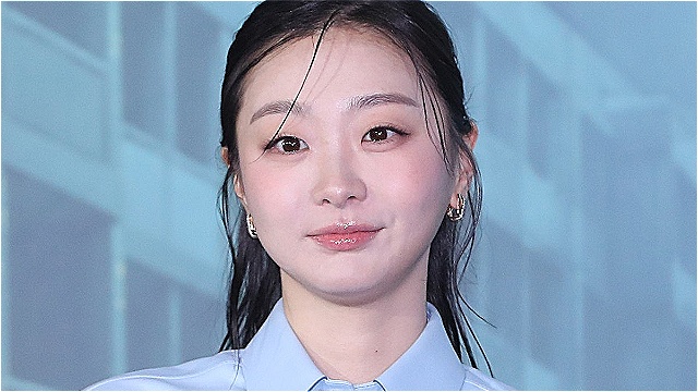 [E포토] 김다미, '하트 포즈로 러블리 대홍수'
