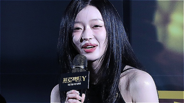 [E포토] 오마이걸 유아, '첫 영화 떨려요'