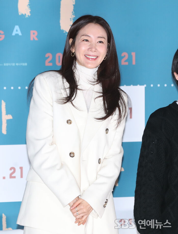 Choi Jiwoo Glows With Her Signature 'Princess Jiwoo' Smile