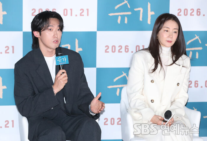 Min Jin-woong and Choi Ji-woo share a laugh at the SUGA event