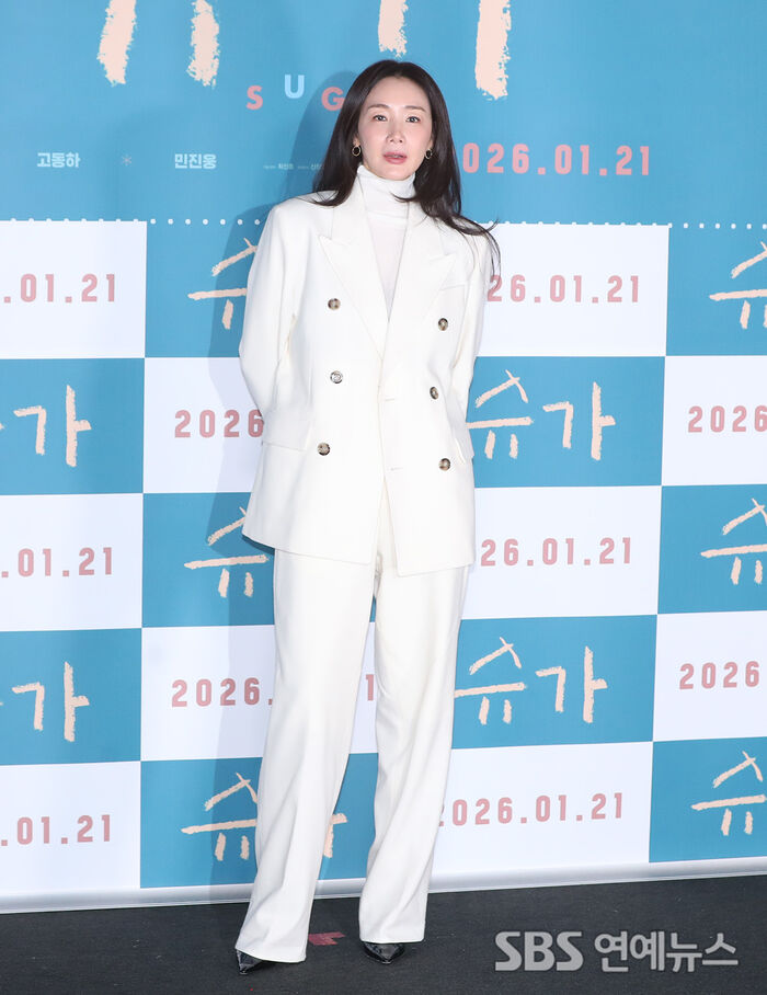 Choi Jiwoo Stuns in All-White at 'Sugar' Press Event