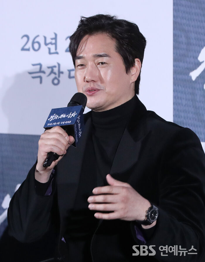 Yoo Ji-tae at the production briefing for The Man Who Lives With the King in Seoul