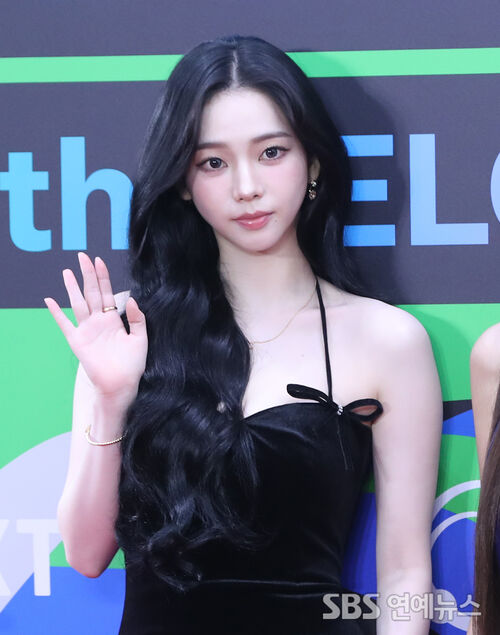 KARINA of aespa Stuns on the 2025 Melon Music Awards Red Carpet