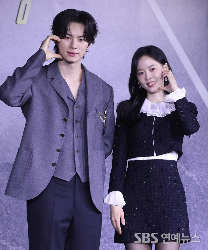 Lee Chae-min and Kang Han-na at Netflix's Cashero Press Event