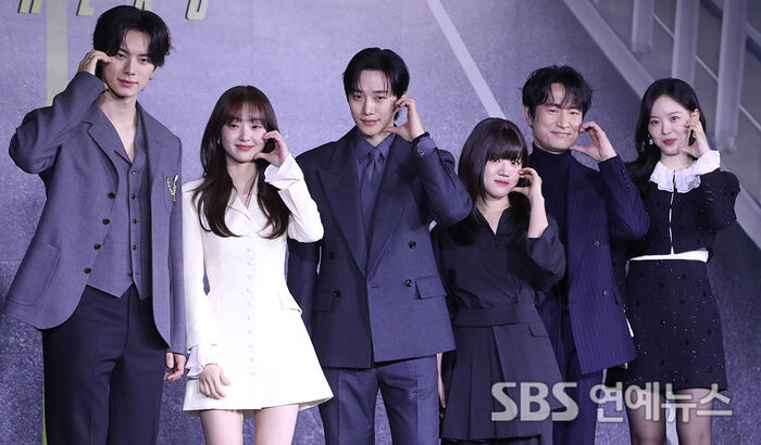 Cashiero Cast Lights Up Seoul at Netflix Launch