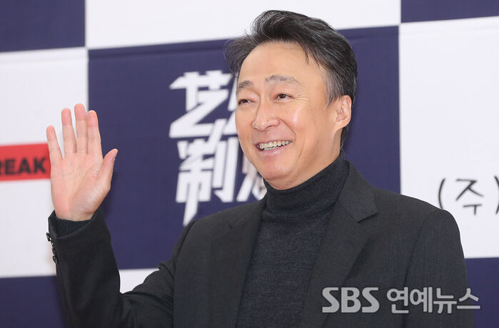 Lee Sung-min Steals the Spotlight at the 29th Chunsa International Film Festival