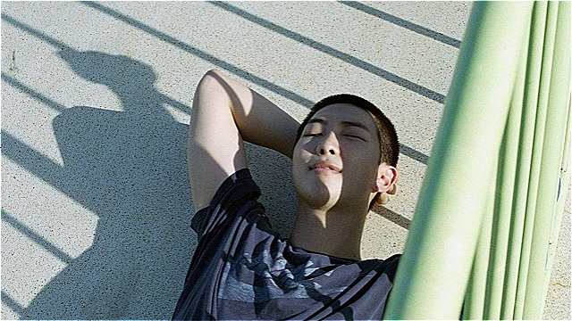 방탄소년단 RM 솔로곡 'Nuts', 美 빌보드 차트 2위 재진입