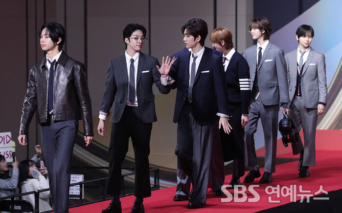 IDIT at the 2025 SBS Music Awards Red Carpet