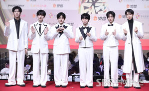 KickFlip Serves a 'White Christmas' Moment on the 2025 SBS Gayo Daejeon Red Carpet