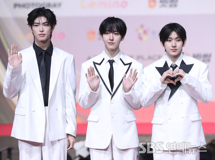 KickFlip at the 2025 SBS Music Awards Red Carpet