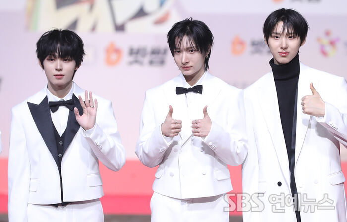 KickFlip at the 2025 SBS Music Awards Red Carpet