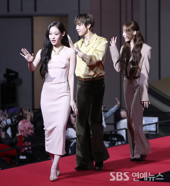 All Day Project at the 2025 SBS Music Awards Red Carpet