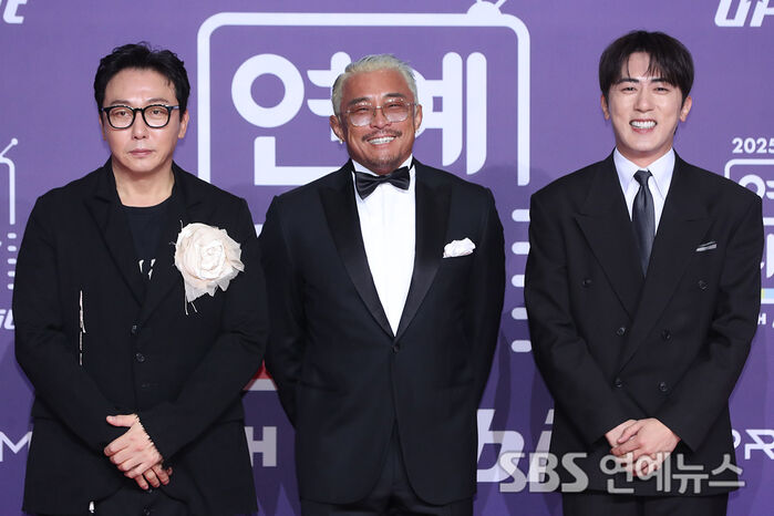 Choo Sung-Hoon, Kim Won-Hoon and Tak Jae-Hoon pose for photos at SBS Prism Tower