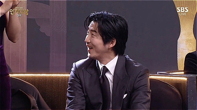 'SBS연기대상' 디렉터즈 어워드 윤계상, "여보 덕에 탄 것 같아, 고마워" 진짜 계상부인 향한 메시지