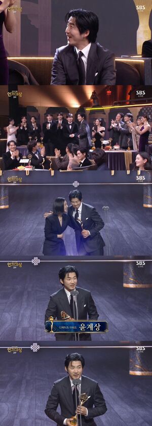 Yoon Kye-sang Thanks His Real-Life Leading Lady While Accepting Directors' Award at 2025 SBS Drama Awards