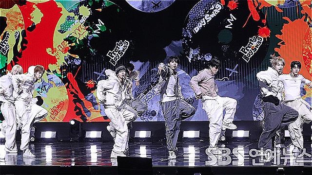 [E포토] 아이덴티티, '에너지 넘치는 새해 첫 컴백'