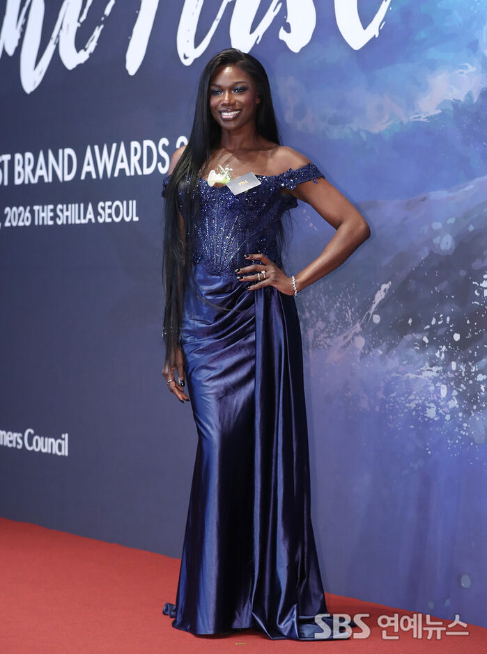 Kany Stuns in a Shimmering Blue Dress