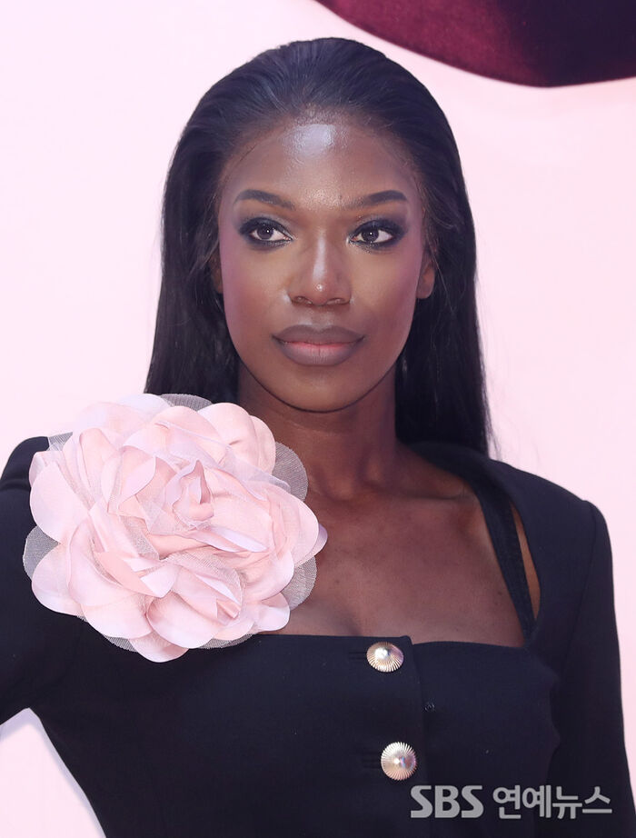Kany Channels Soft Pink Glam With a Captivating Gaze