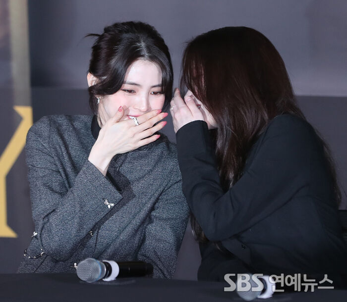 Han So-hee & Jeon Jong-seo Caught Whispering at 'Project Y' Press Event