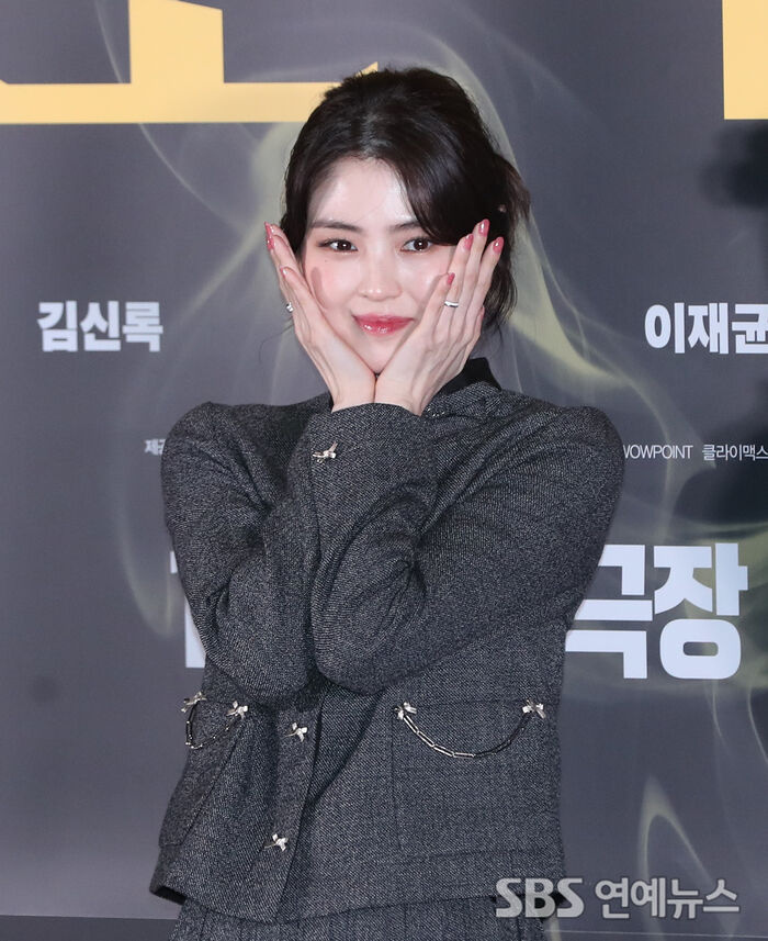 Han So-hee Blossoms with the Classic 'Flower Pose' at 'Project Y' Press Event