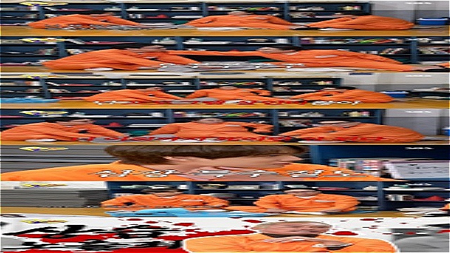 '아니근데진짜' 카이, "팬미팅 중 현행범으로 체포…죄명은 심장 특수절도"