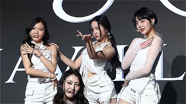 [E포토] 나빌레라, 'K팝 최초 몽골 멤버와 함께 데뷔'