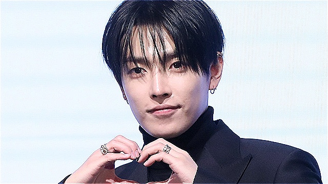 [E포토] 에이티즈 홍중, '천재 작곡가의 하트'