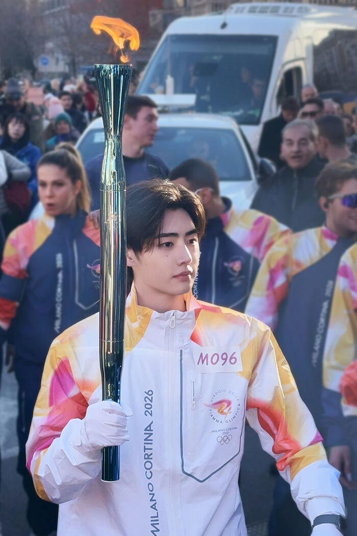 Former National Figure Skater ENHYPEN SUNGHOON Lights the Milano Cortina Olympic Flame