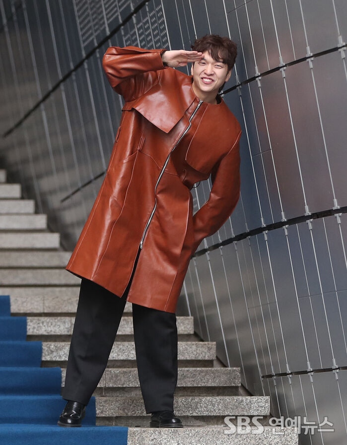 Yoo Jae-pil Hits the Photo Wall at 2026 F/W Seoul Fashion Week