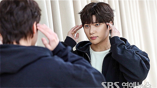 [스브수다] 오승윤의 첫 연극 도전…'슈만'이 꺼낸 키워드 '헌신'