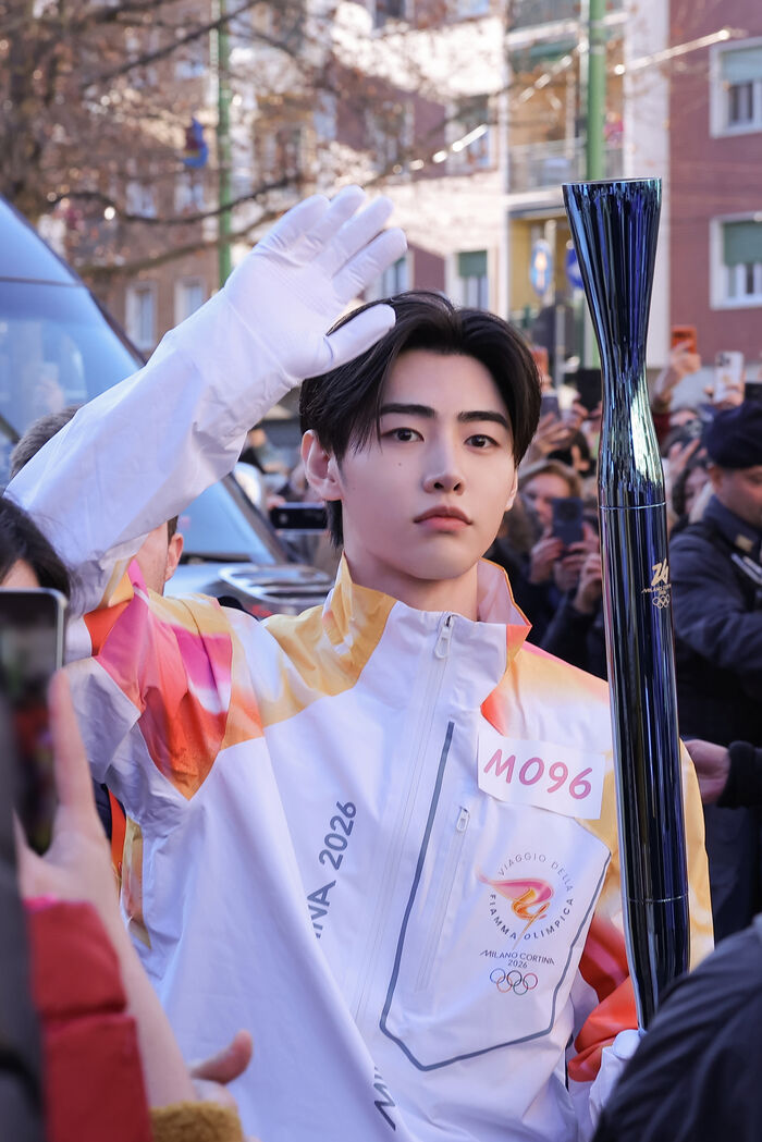 KSOC on Former Figure Skater→ENHYPEN SUNGHOON Carrying the Olympic Torch: "K-Pop & Team Korea Share a Lot"