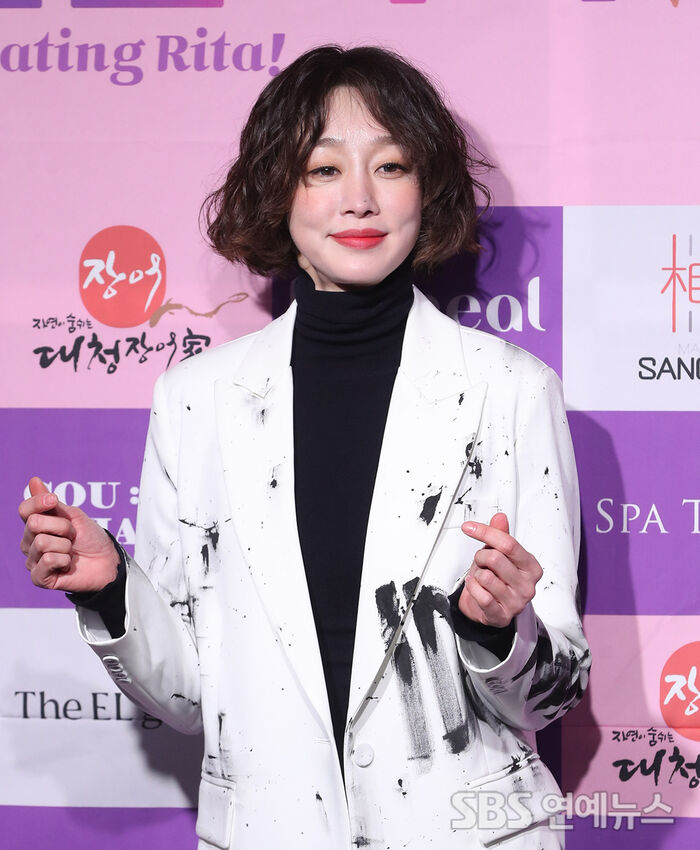 Choi Yeo-jin Takes On Her First Play, 'Educating Rita!'
