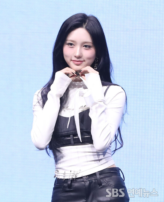 IVE’s GAEUL Serves a Shy Finger Heart at ‘REVIVE+’ Media Showcase