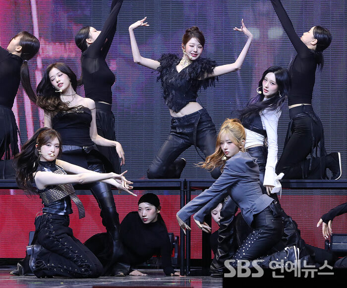 IVE Kick Off With a Fierce 'Blackhole' Opening