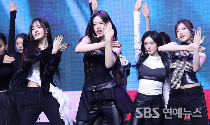 IVE’s An Yujin Unleashes Explosive Charisma