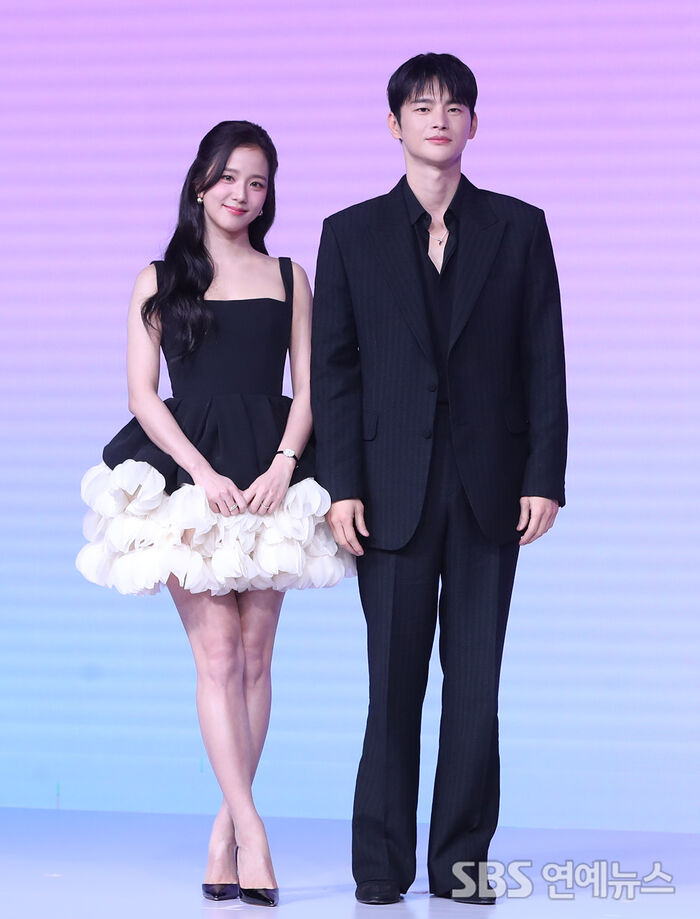 JISOO and Seo In Guk