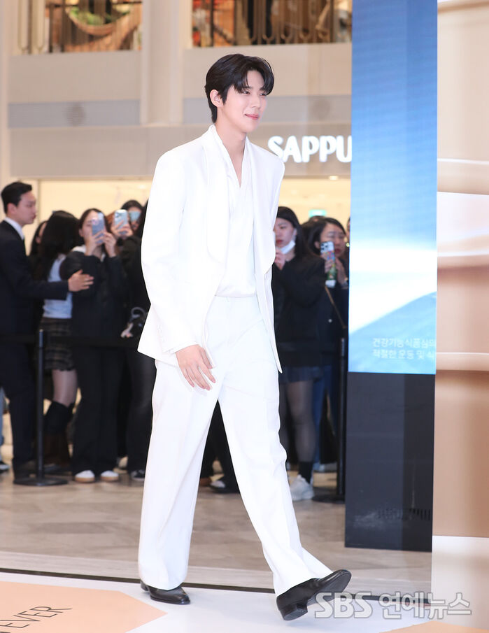 Moon Sang Min Channels Major Model Vibes With Runway-Ready Proportions