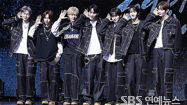 [E포토] 튜넥스, '데뷔 알린 IST신인 보이그룹'