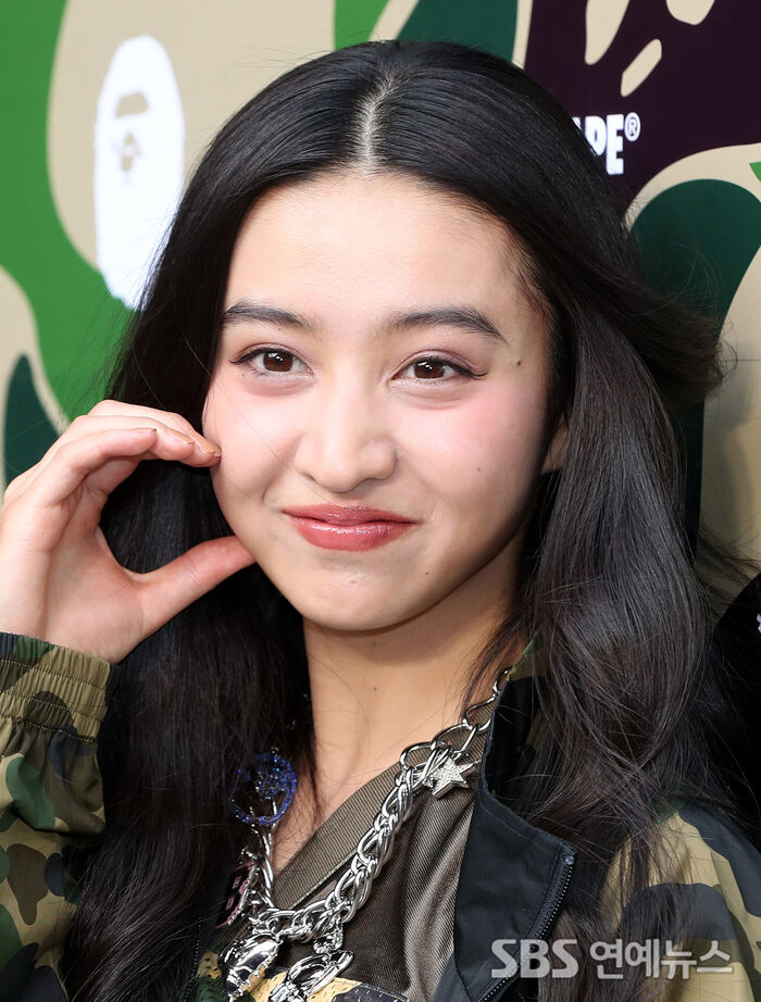 Koki Shows Off a ‘K-Heart’ in Seoul, Takuya Kimura’s Daughter Steals the Spotlight