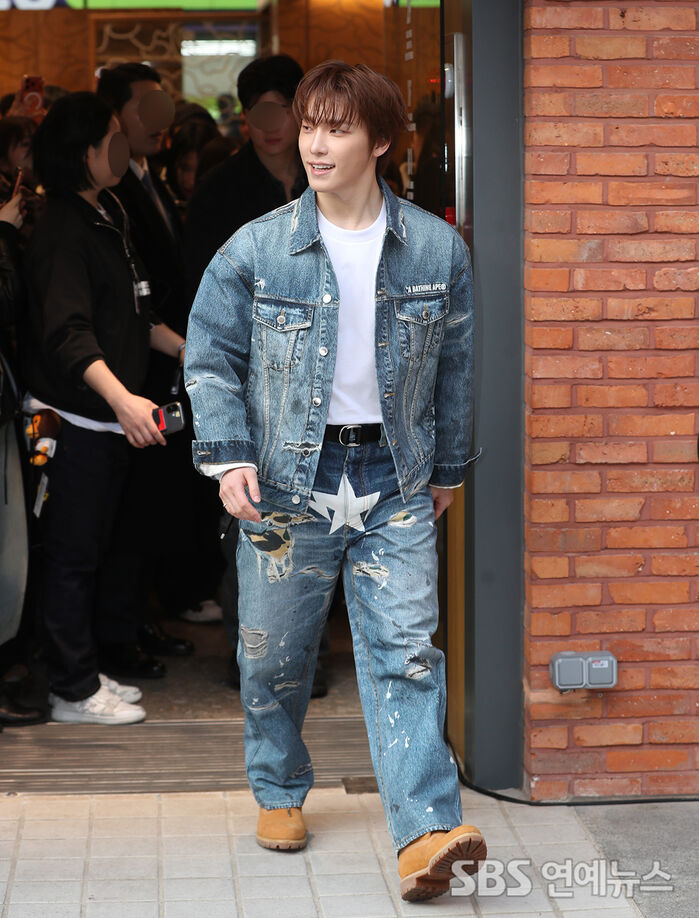 SEVENTEEN’s Dino Dazzles in Starry All-Denim Look