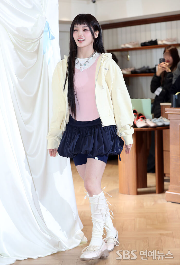 ILLIT’s IROHA Brings Sweet, Fresh Vibes to Rockfish Weatherwear Photo Wall